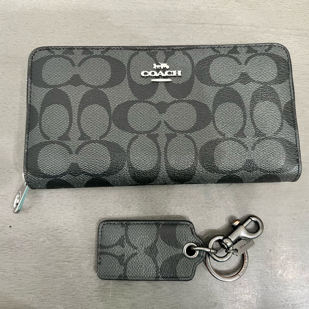 Coach Signature long zip wallet and keychain